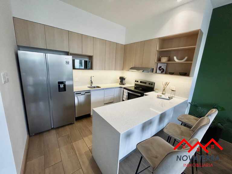 Apartamentos de lujo en Zona 13 Guatemala con cocina moderna de cuarzo y muebles LED en proyecto residencial premium