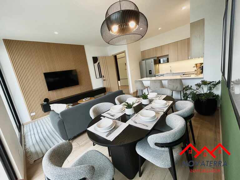 Apartamentos de lujo en Zona 13 Guatemala con cocina moderna de cuarzo y muebles LED en proyecto residencial premium