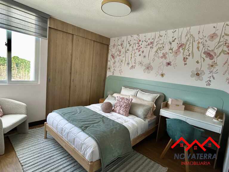 Casa modelo Cortijo 3 - Exclusivo residencial en Km 18.5 San José Pinula. 3 dormitorios, 3.5 baños, cocina integrada, jardín privado y carport para 2 autos. Amenidades: área BBQ y seguridad 24/7