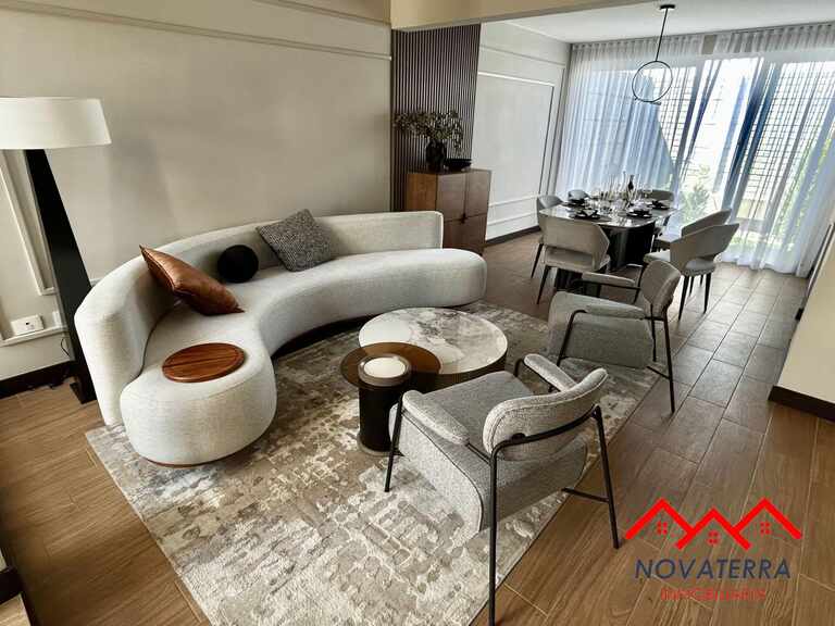 Casa modelo Cortijo 3 - Exclusivo residencial en Km 18.5 San José Pinula. 3 dormitorios, 3.5 baños, cocina integrada, jardín privado y carport para 2 autos. Amenidades: área BBQ y seguridad 24/7